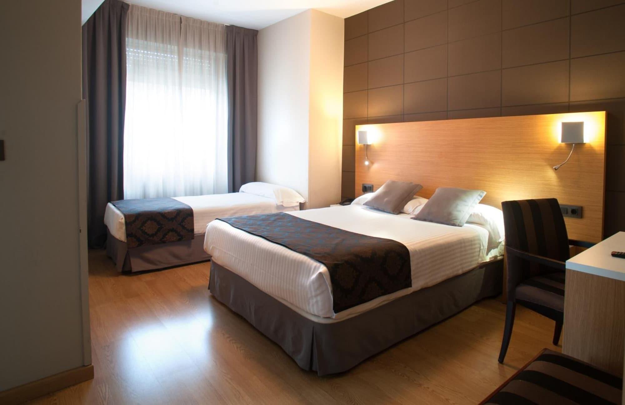 Universal Hotel 2*